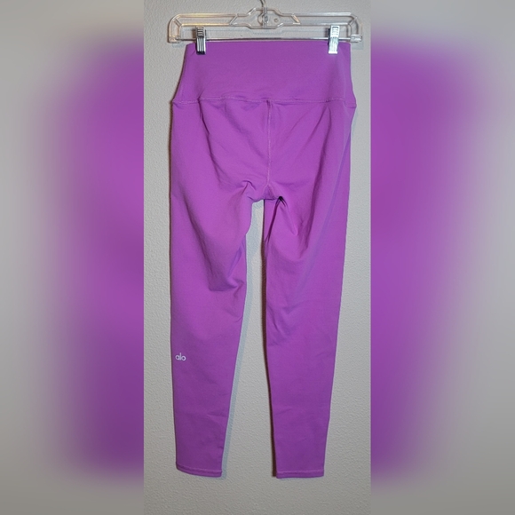 Alo Yoga High-Waist Airlift Legging electric violet, size M. - Picture 2 of 4